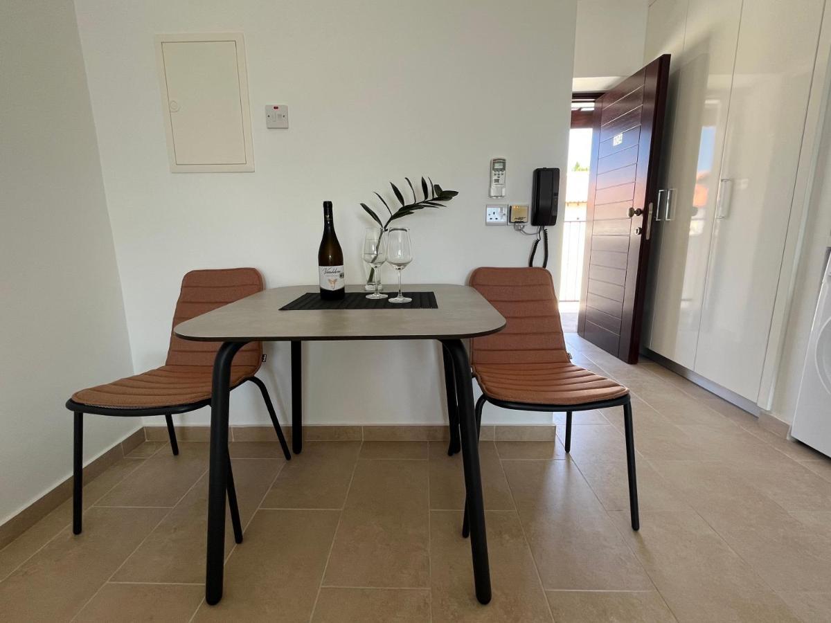 Papho'S Mare Apts Paphos ภายนอก รูปภาพ