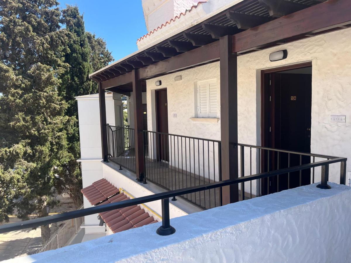 Papho'S Mare Apts Paphos ภายนอก รูปภาพ